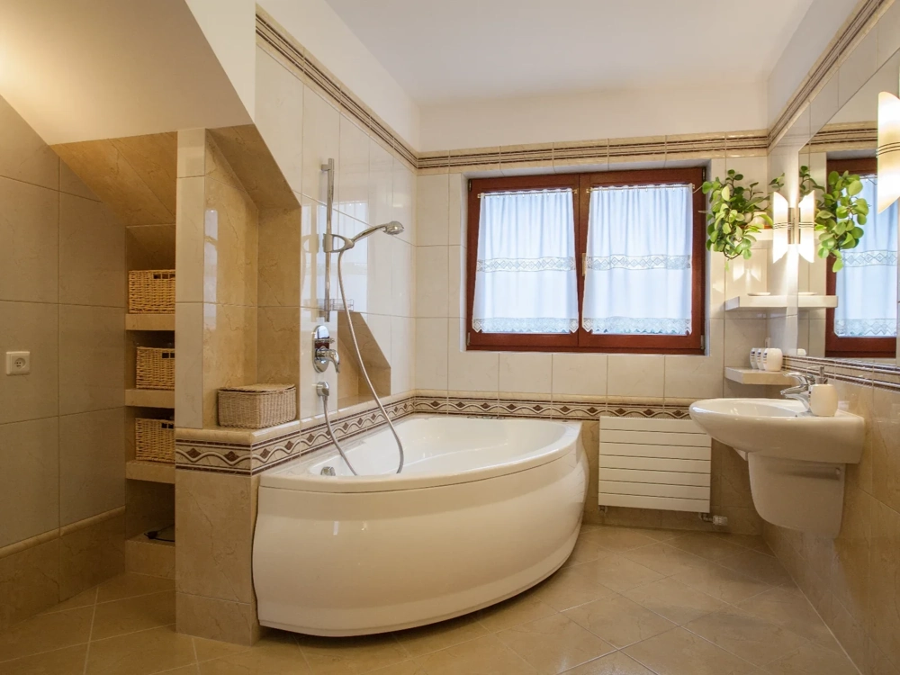 Remont łazienki: nowoczesna łazienka z narożną wanną, umywalką i elegancką glazurą